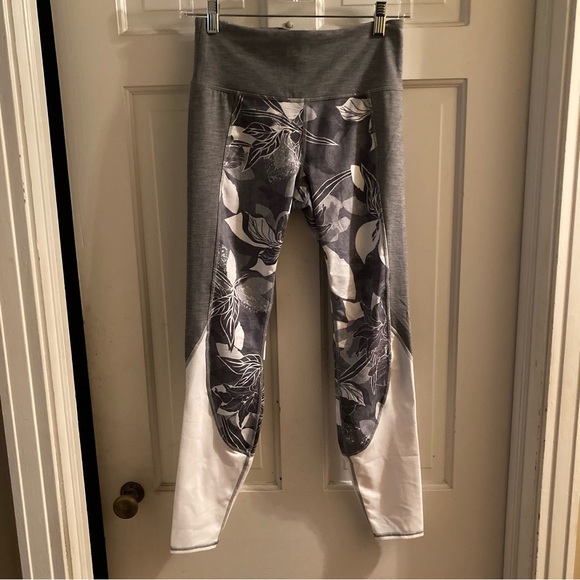Athleta Grey Floral Printed Leggings, Small - Picture 2 of 6